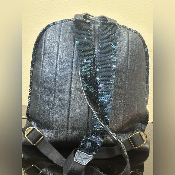 blue louis vuitton backpack men& 39 LOUIS VUITTON Discovery Taiga Monogram Leather Backpack Blue